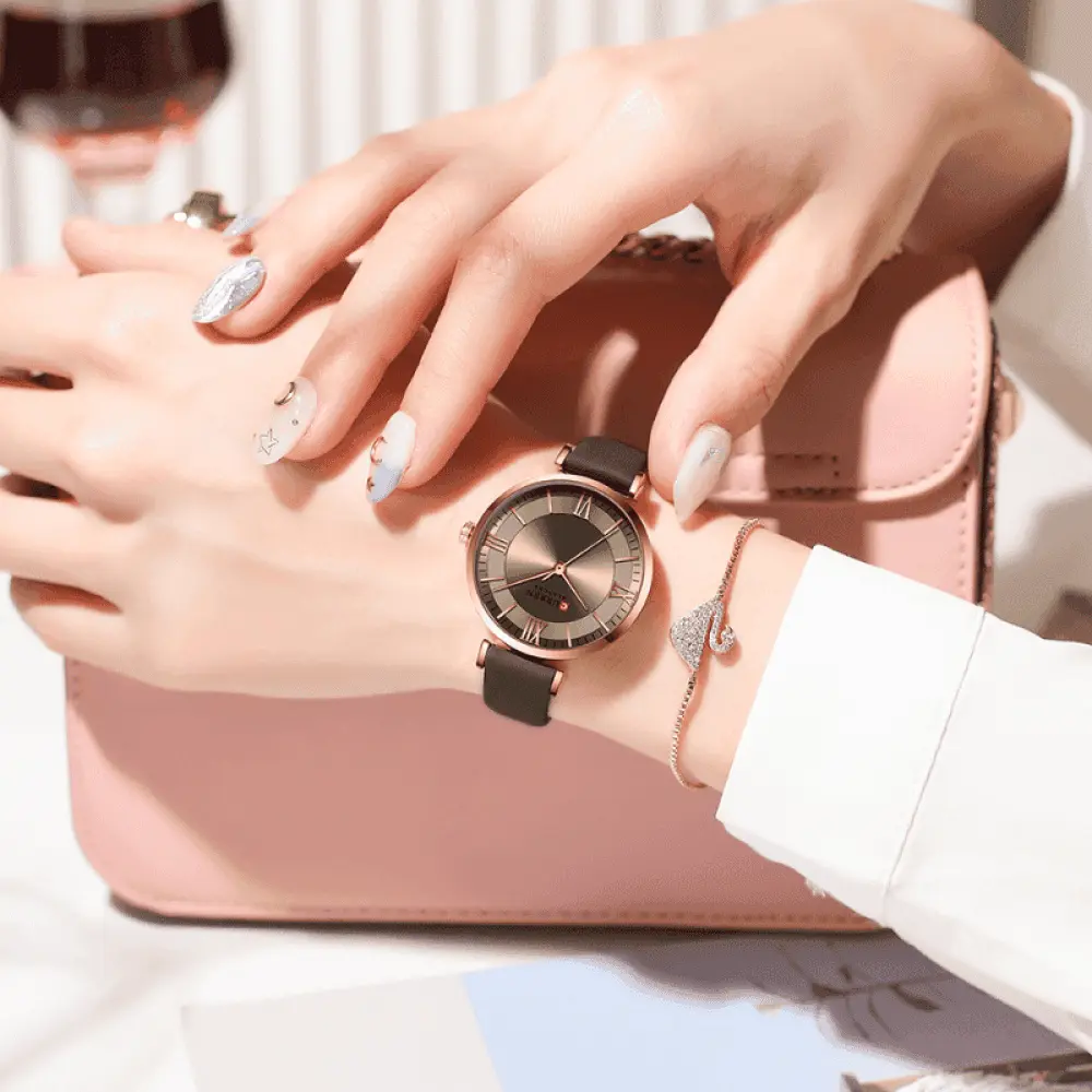 Relógio Curren Feminino Redondo De Couro - 02